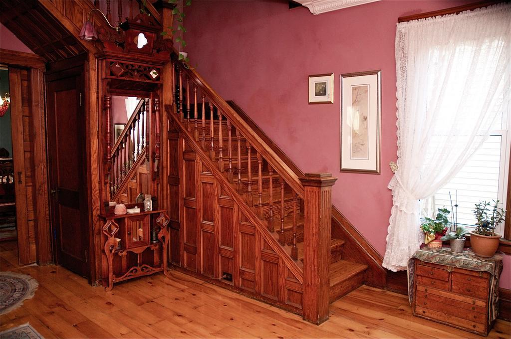 Bondy House Bed & Breakfast Amherstburg Extérieur photo