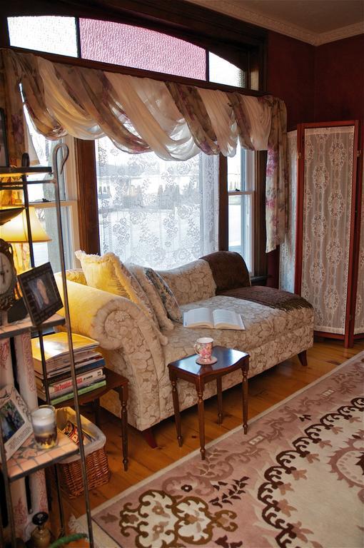 Bondy House Bed & Breakfast Amherstburg Extérieur photo