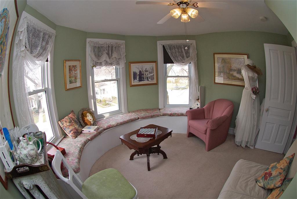 Bondy House Bed & Breakfast Amherstburg Extérieur photo