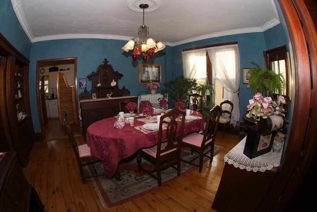 Bondy House Bed & Breakfast Amherstburg Extérieur photo