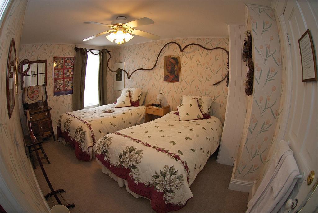 Bondy House Bed & Breakfast Amherstburg Extérieur photo