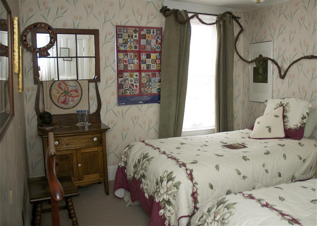 Bondy House Bed & Breakfast Amherstburg Extérieur photo